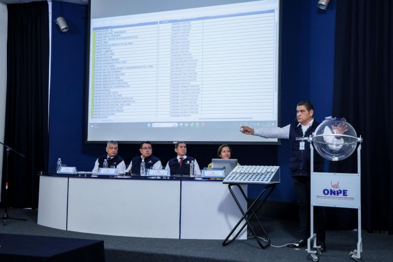 Ubicación de organizaciones políticas en cédulas de sufragio fue definida en acto público