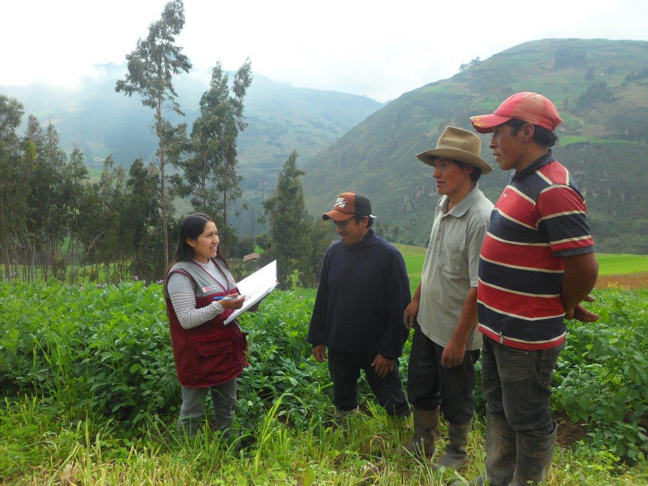 Más de 13 mil líderes promovidos por Foncodes capacitan a familias rurales