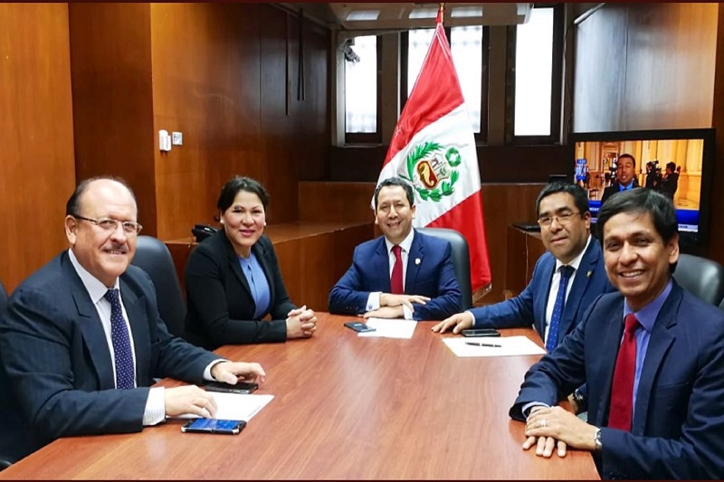 Congresista Yesenia Ponce se incorporó a bancada de Peruanos por el Kambio